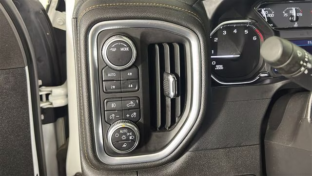2022 Summit White GMC Sierra 2500HD AT4 4X4 Truck