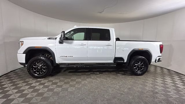 2022 Summit White GMC Sierra 2500HD AT4 4X4 Truck