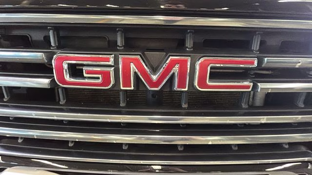2022 Summit White GMC Sierra 2500HD AT4 4X4 Truck