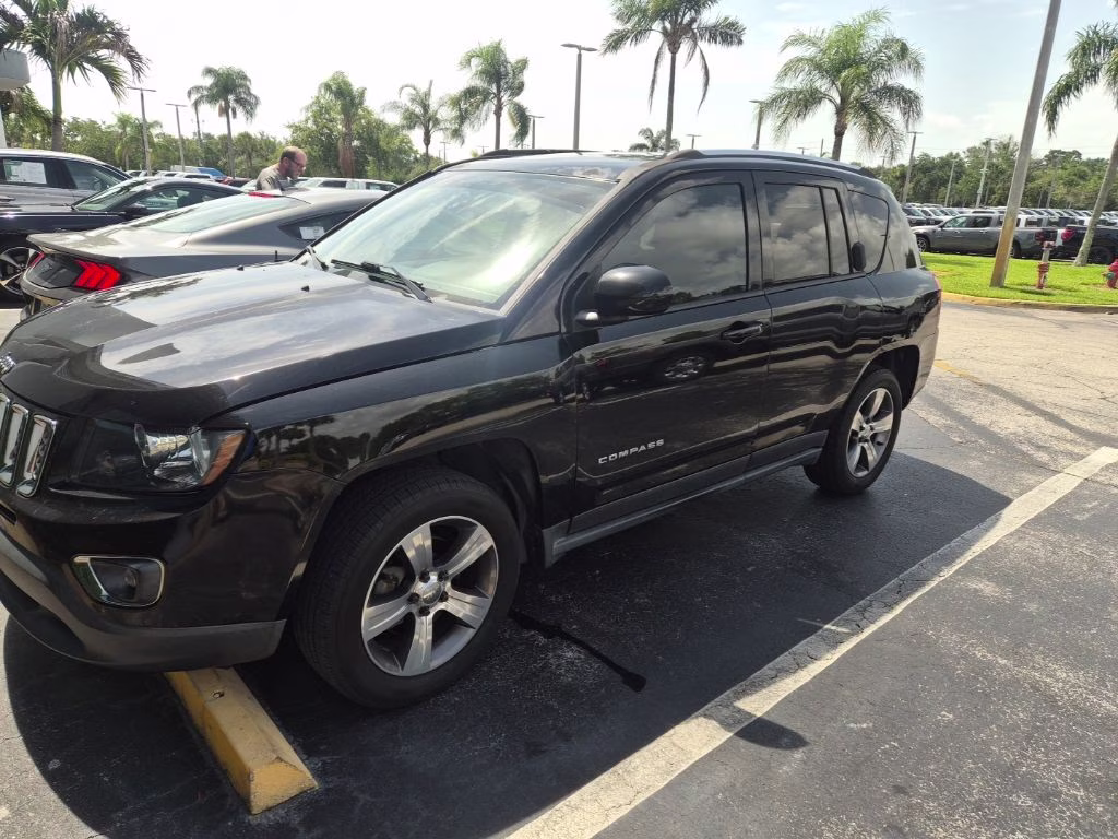 2017 Black Clearcoat Jeep Compass Latitude FWD SUV
