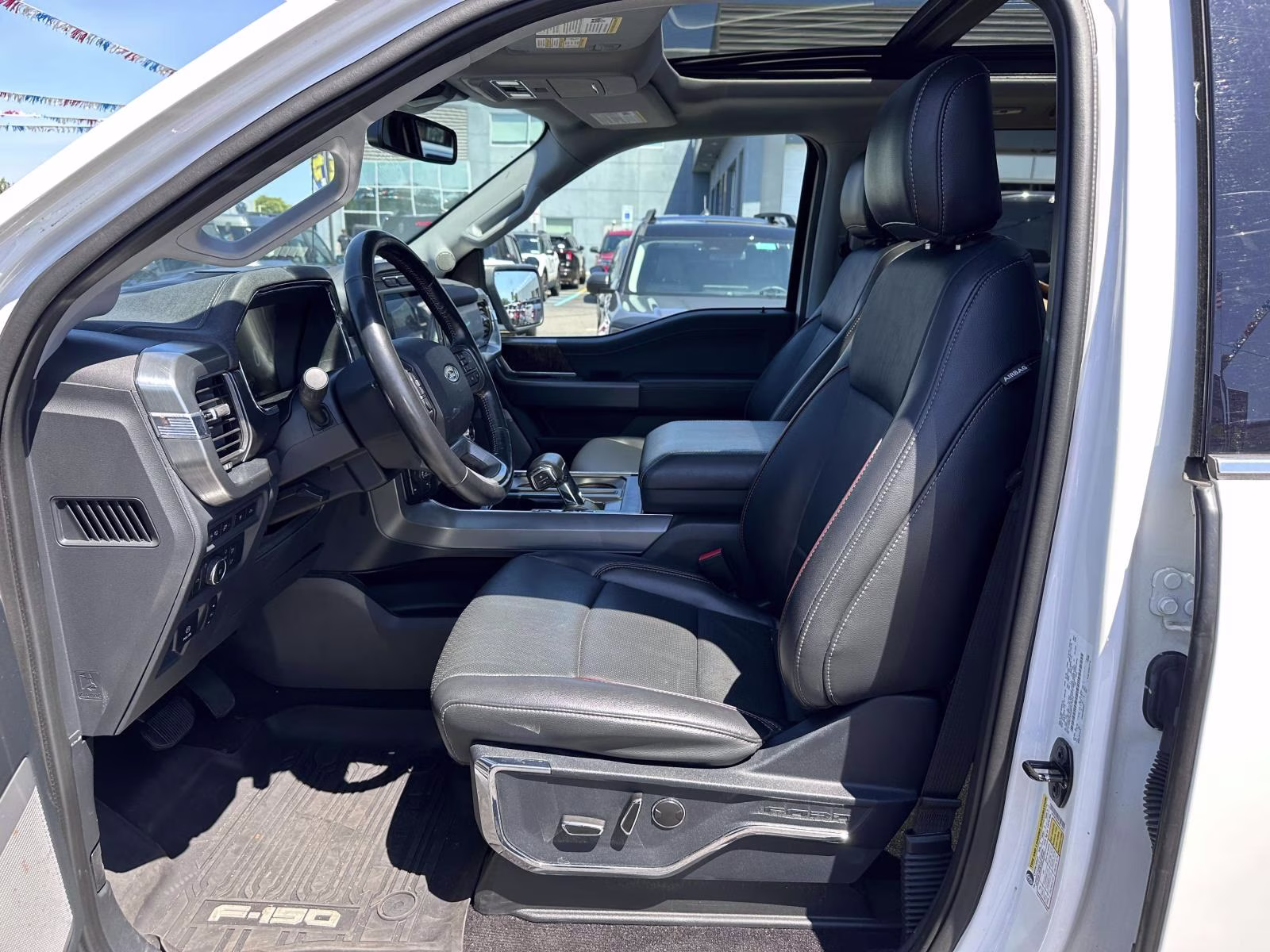 2021 Oxford White Ford F-150 LARIAT 4WD SuperCrew 5.5' Box 4X4 Truck