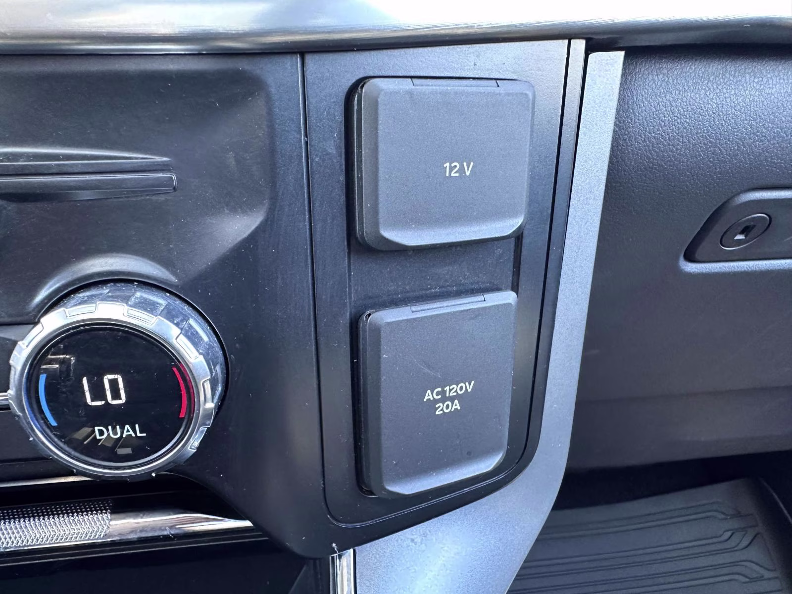 2021 Oxford White Ford F-150 LARIAT 4WD SuperCrew 5.5' Box 4X4 Truck