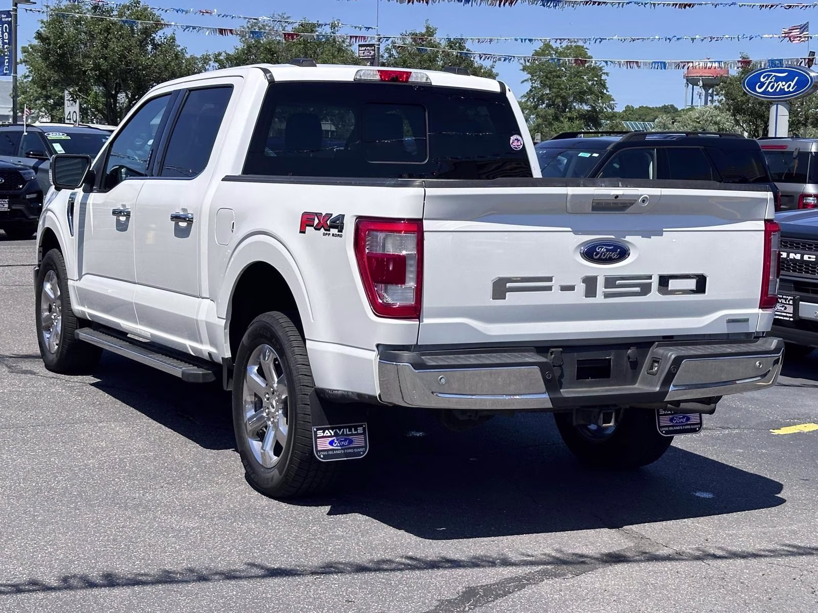 2021 Oxford White Ford F-150 LARIAT 4WD SuperCrew 5.5' Box 4X4 Truck