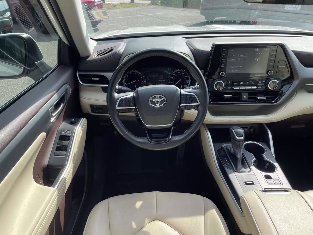 2020 Blizzard Pearl Toyota Highlander XLE FWD SUV