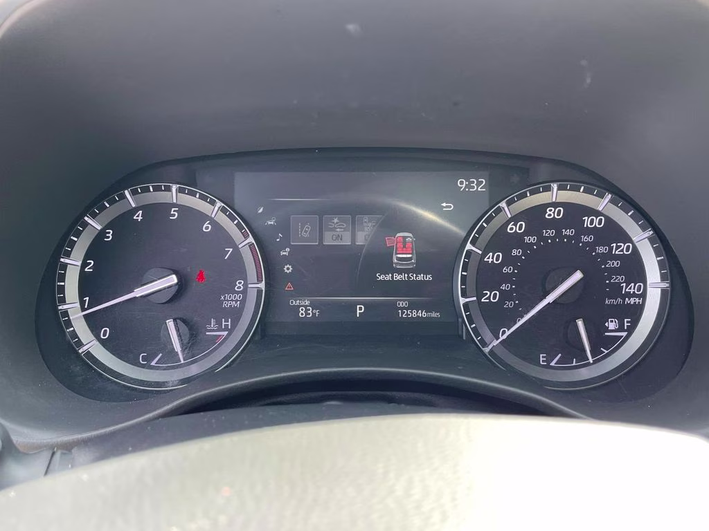 2020 Blizzard Pearl Toyota Highlander XLE FWD SUV