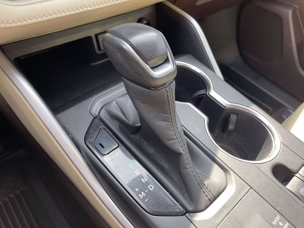 2020 Blizzard Pearl Toyota Highlander XLE FWD SUV