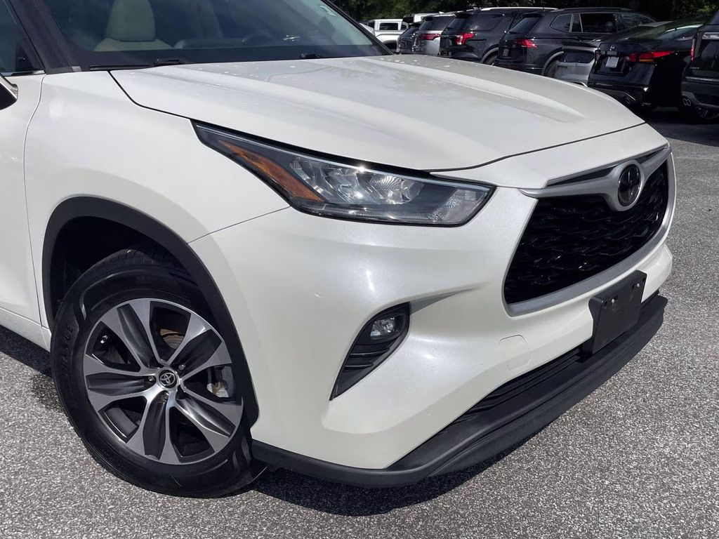2020 Blizzard Pearl Toyota Highlander XLE FWD SUV