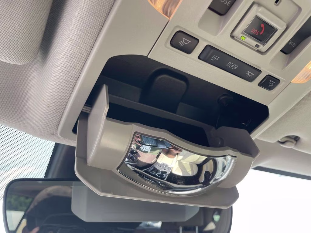 2020 Blizzard Pearl Toyota Highlander XLE FWD SUV