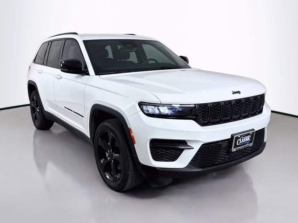 2023 Bright White Clearcoat Jeep Grand Cherokee Altitude RWD SUV