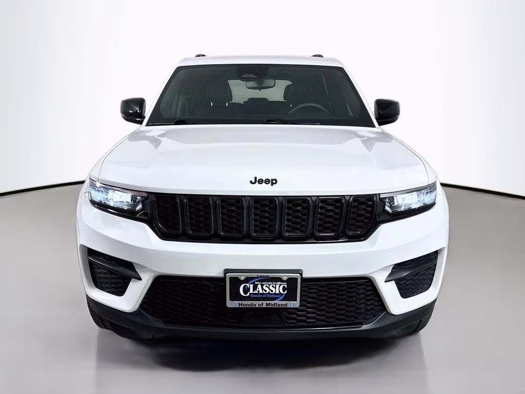 2023 Bright White Clearcoat Jeep Grand Cherokee Altitude RWD SUV