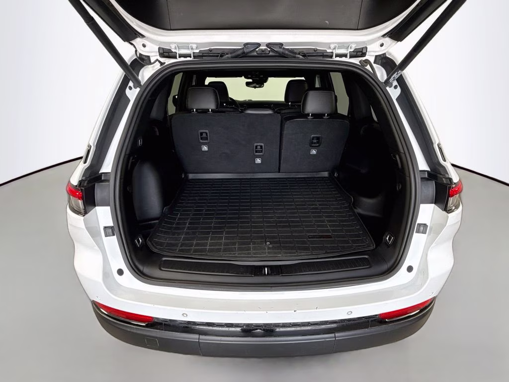 2023 Bright White Clearcoat Jeep Grand Cherokee Altitude RWD SUV