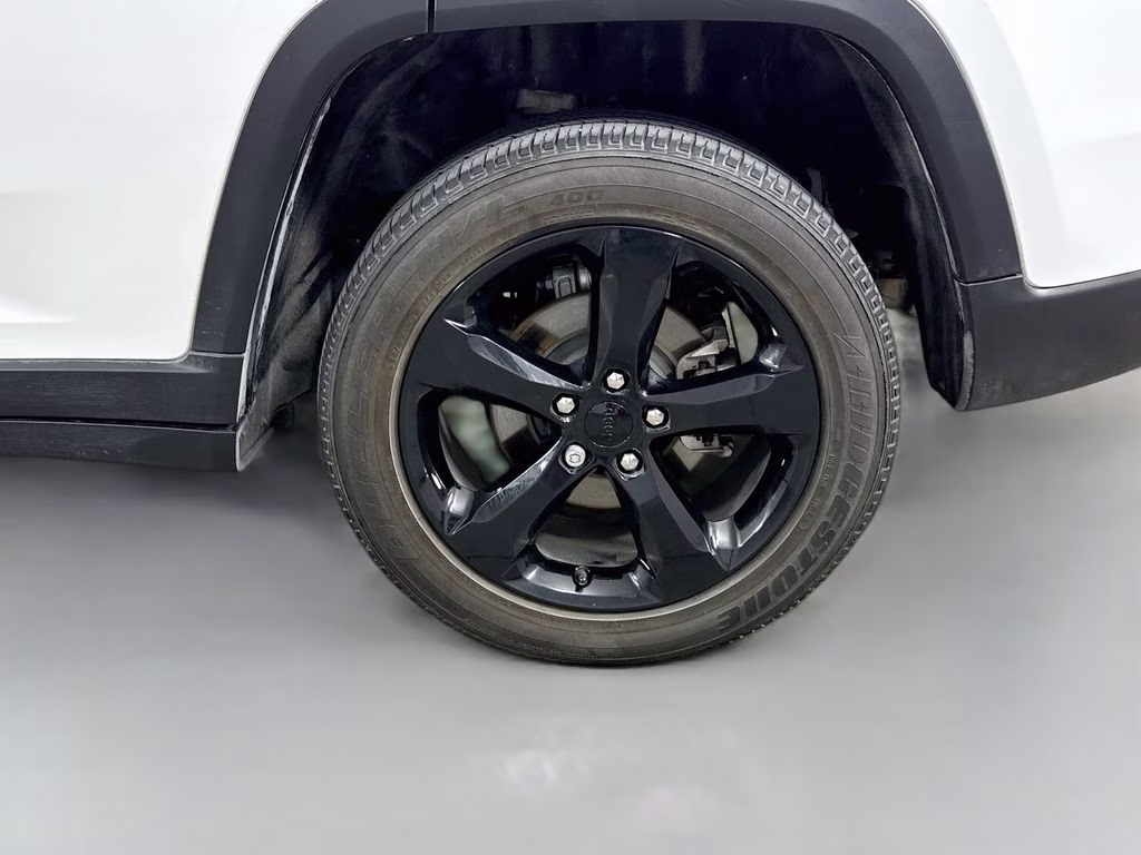 2023 Bright White Clearcoat Jeep Grand Cherokee Altitude RWD SUV