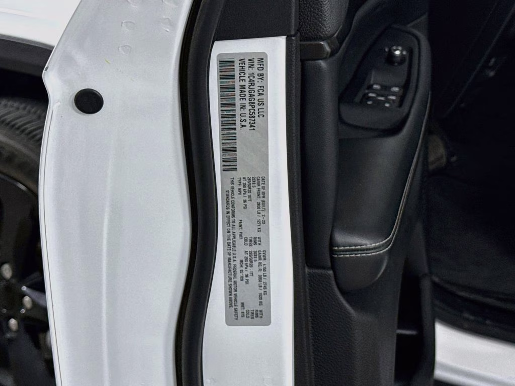 2023 Bright White Clearcoat Jeep Grand Cherokee Altitude RWD SUV