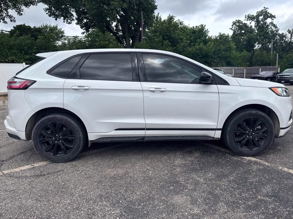 2024 Oxford White Ford Edge SE AWD SUV