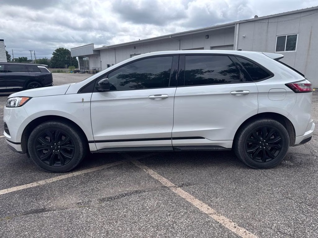 2024 Oxford White Ford Edge SE AWD SUV