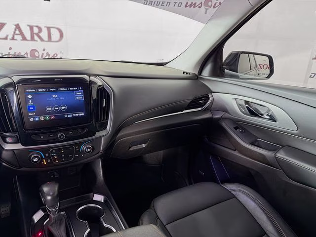 2021 Mosaic Black Metallic Chevrolet Traverse RS FWD SUV