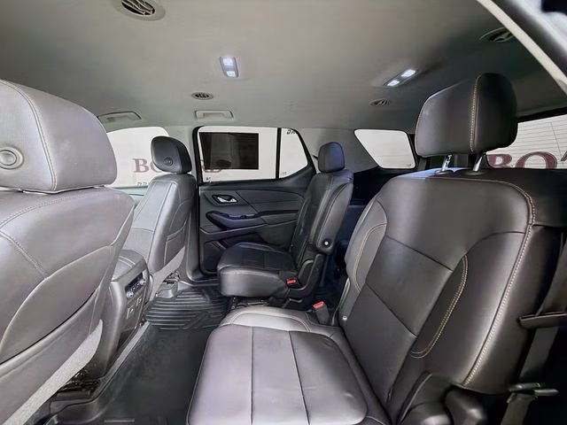 2021 Mosaic Black Metallic Chevrolet Traverse RS FWD SUV
