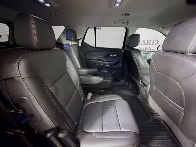 2021 Mosaic Black Metallic Chevrolet Traverse RS FWD SUV