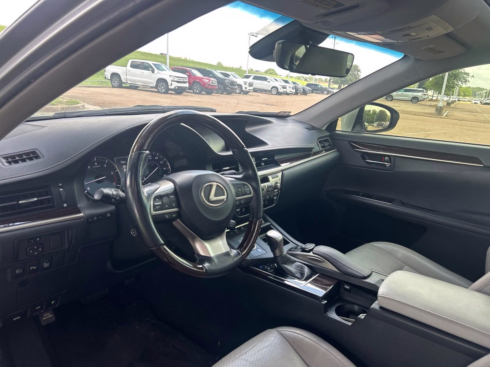 2016 Silver Lexus ES 350 FWD Sedan