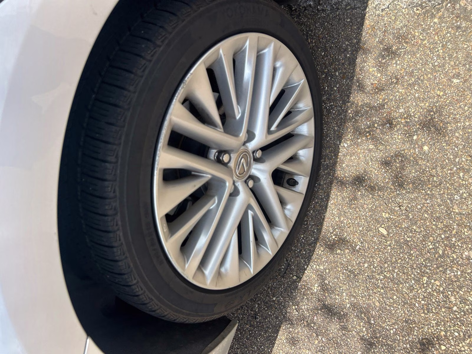 2016 Silver Lexus ES 350 FWD Sedan