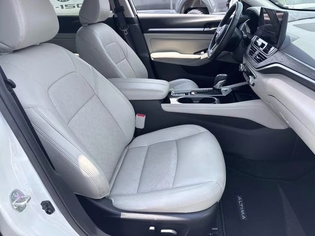 2024 Pearl White Nissan Altima 2.5 SL FWD Sedan