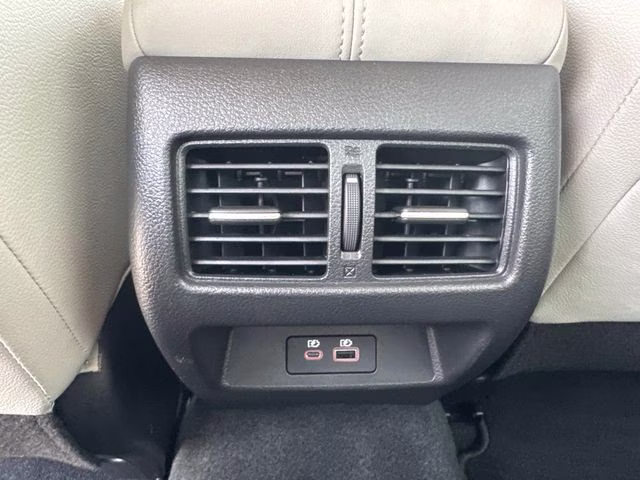 2024 Pearl White Nissan Altima 2.5 SL FWD Sedan