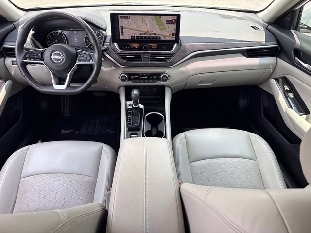 2024 Pearl White Nissan Altima 2.5 SL FWD Sedan