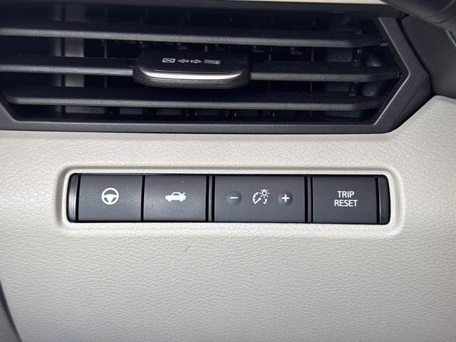 2024 Pearl White Nissan Altima 2.5 SL FWD Sedan