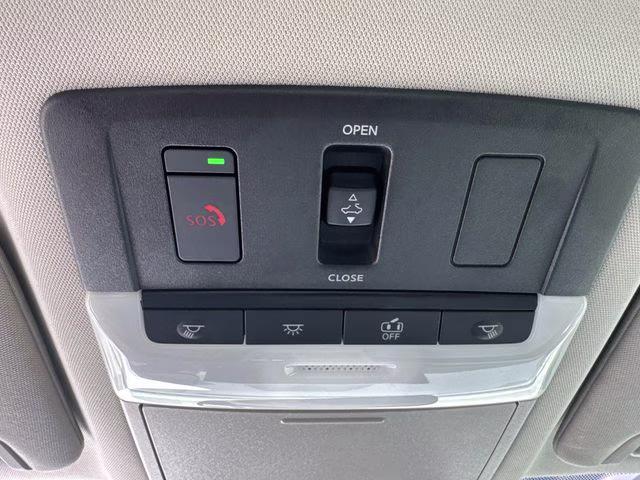 2024 Pearl White Nissan Altima 2.5 SL FWD Sedan