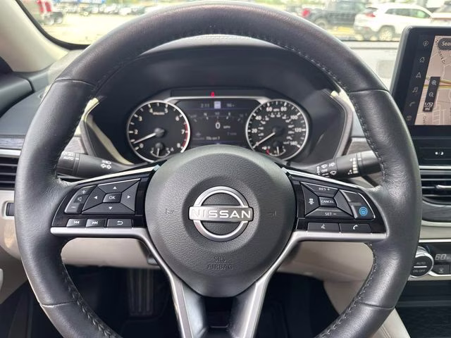 2024 Pearl White Nissan Altima 2.5 SL FWD Sedan
