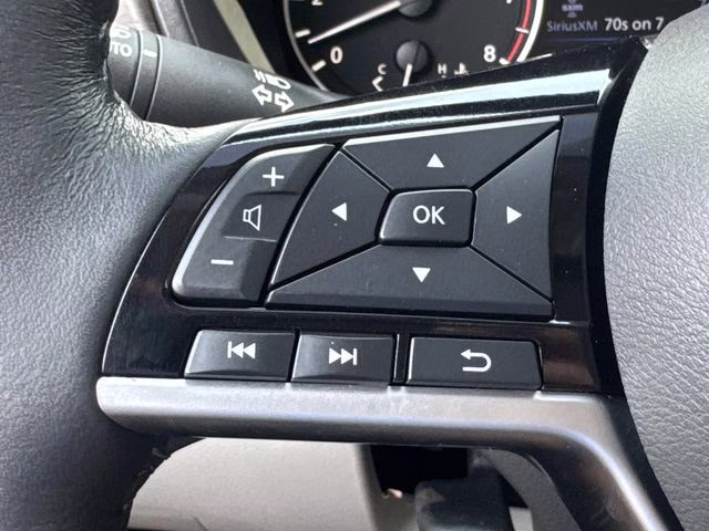 2024 Pearl White Nissan Altima 2.5 SL FWD Sedan