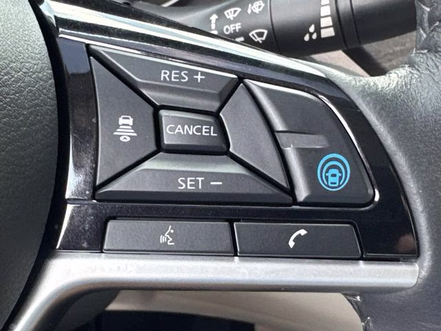 2024 Pearl White Nissan Altima 2.5 SL FWD Sedan