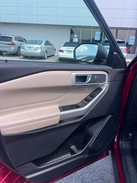 2022 Rapid Red Metallic Tinted Clearcoat Ford Explorer XLT 4X4 SUV