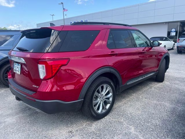 2022 Rapid Red Metallic Tinted Clearcoat Ford Explorer XLT 4X4 SUV