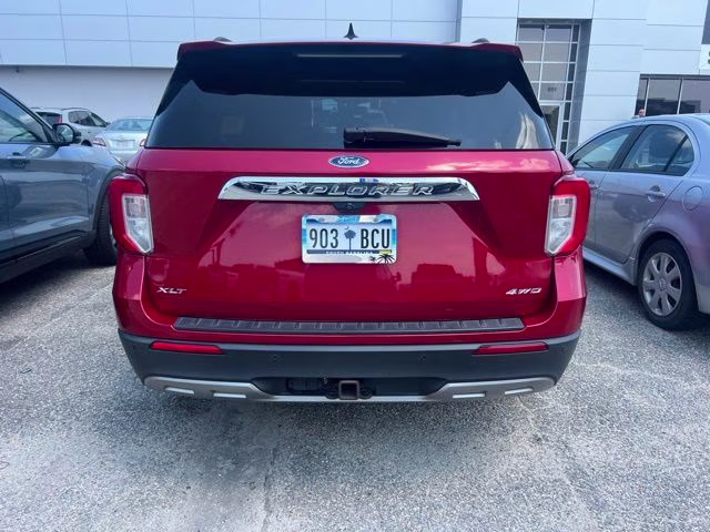 2022 Rapid Red Metallic Tinted Clearcoat Ford Explorer XLT 4X4 SUV