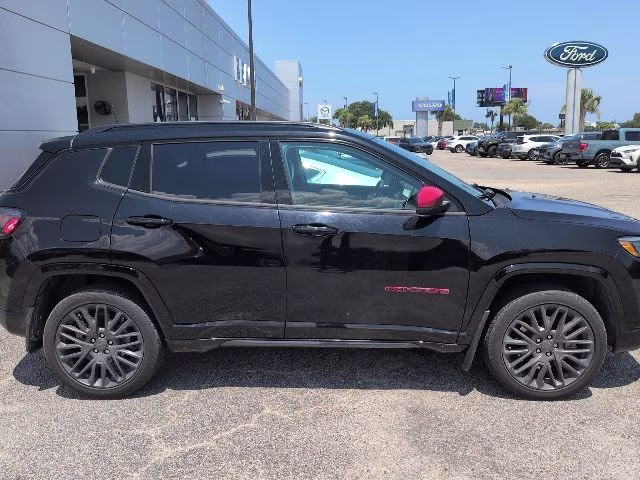 2023 Diamond Black Crystal Pearlcoat Jeep Compass Limited 4X4 SUV