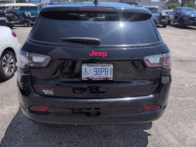 2023 Diamond Black Crystal Pearlcoat Jeep Compass Limited 4X4 SUV