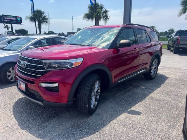 2022 Rapid Red Metallic Tinted Clearcoat Ford Explorer XLT 4X4 SUV