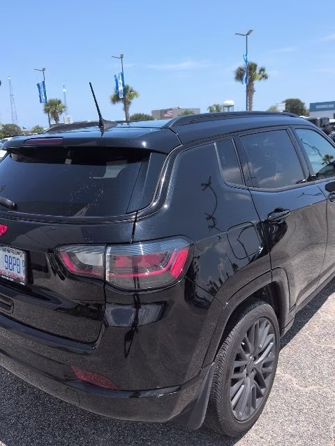 2023 Diamond Black Crystal Pearlcoat Jeep Compass Limited 4X4 SUV