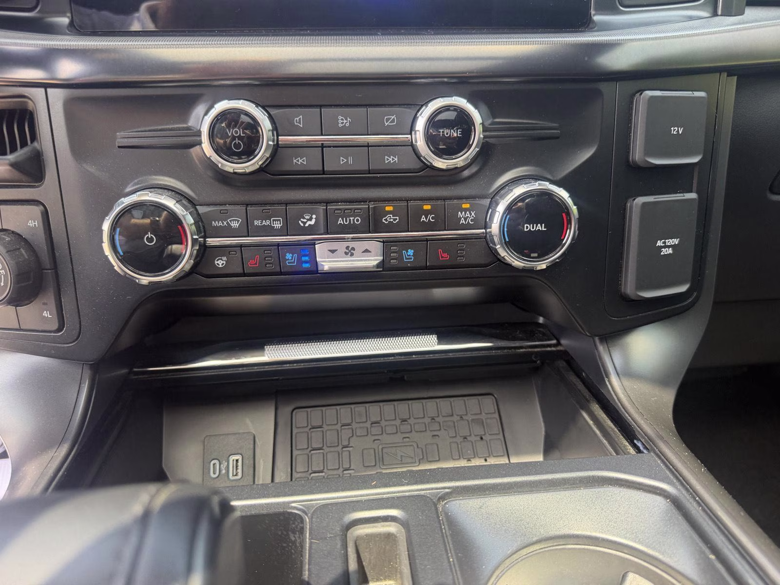 2024 Oxford White Ford F-150 LARIAT 4X4 Truck