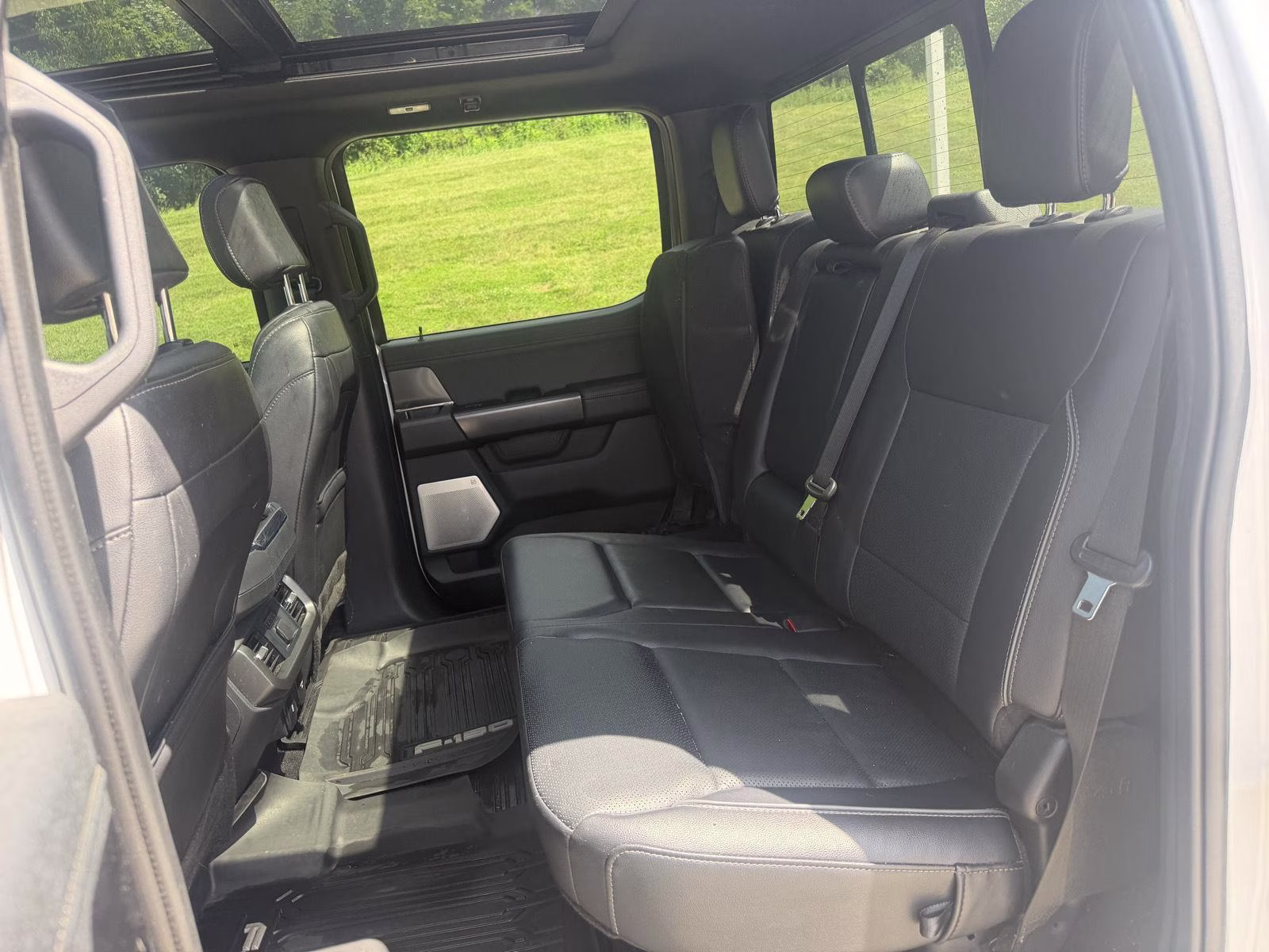 2024 Oxford White Ford F-150 LARIAT 4X4 Truck