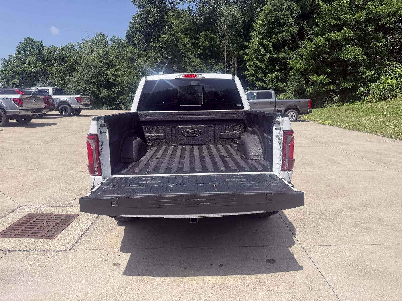 2024 Oxford White Ford F-150 LARIAT 4X4 Truck