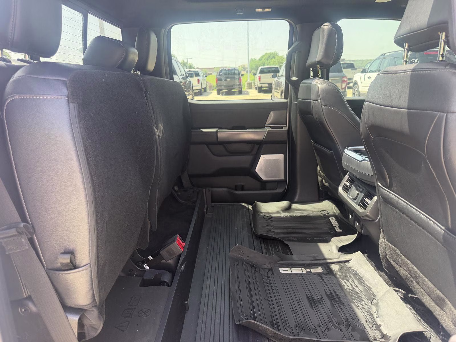 2024 Oxford White Ford F-150 LARIAT 4X4 Truck