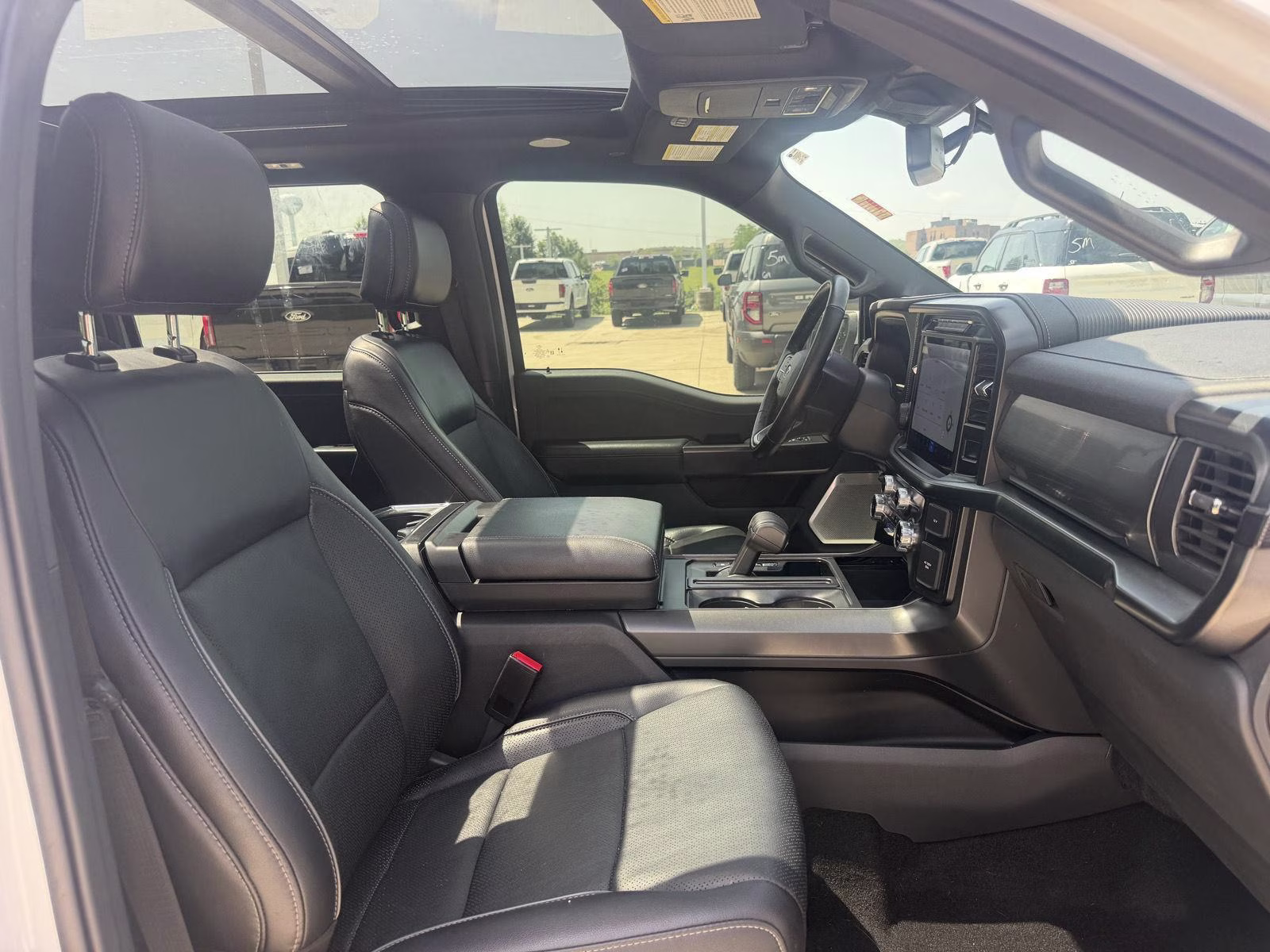 2024 Oxford White Ford F-150 LARIAT 4X4 Truck