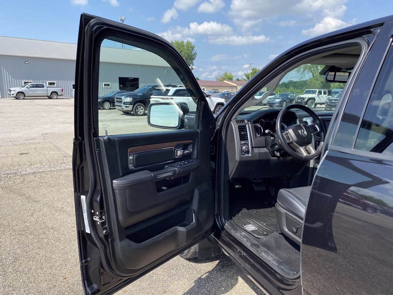 2017 Brilliant Black Crystal Pearlcoat Ram 1500 Laramie 4X4 Truck