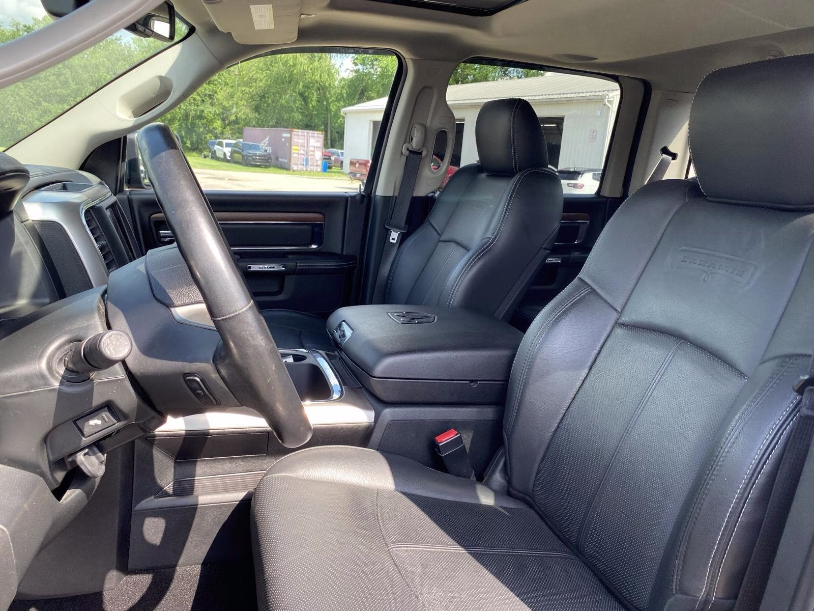 2017 Brilliant Black Crystal Pearlcoat Ram 1500 Laramie 4X4 Truck