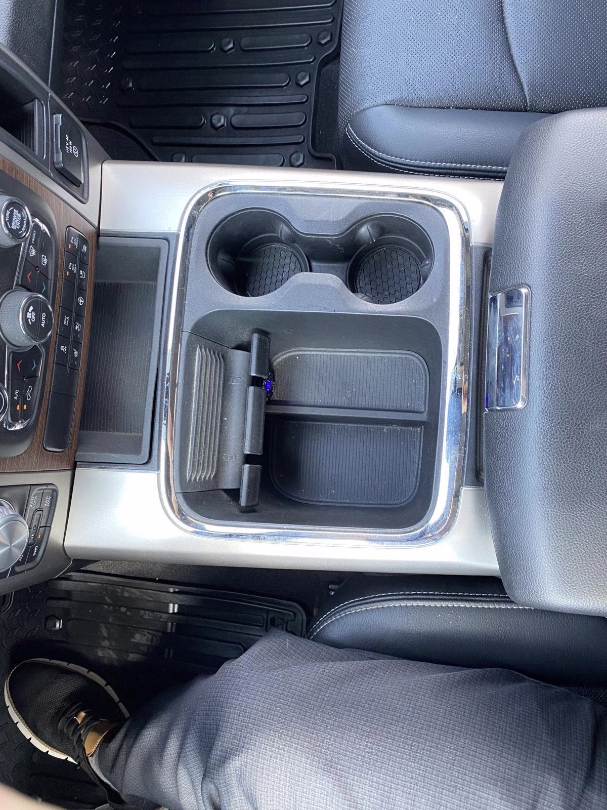2017 Brilliant Black Crystal Pearlcoat Ram 1500 Laramie 4X4 Truck