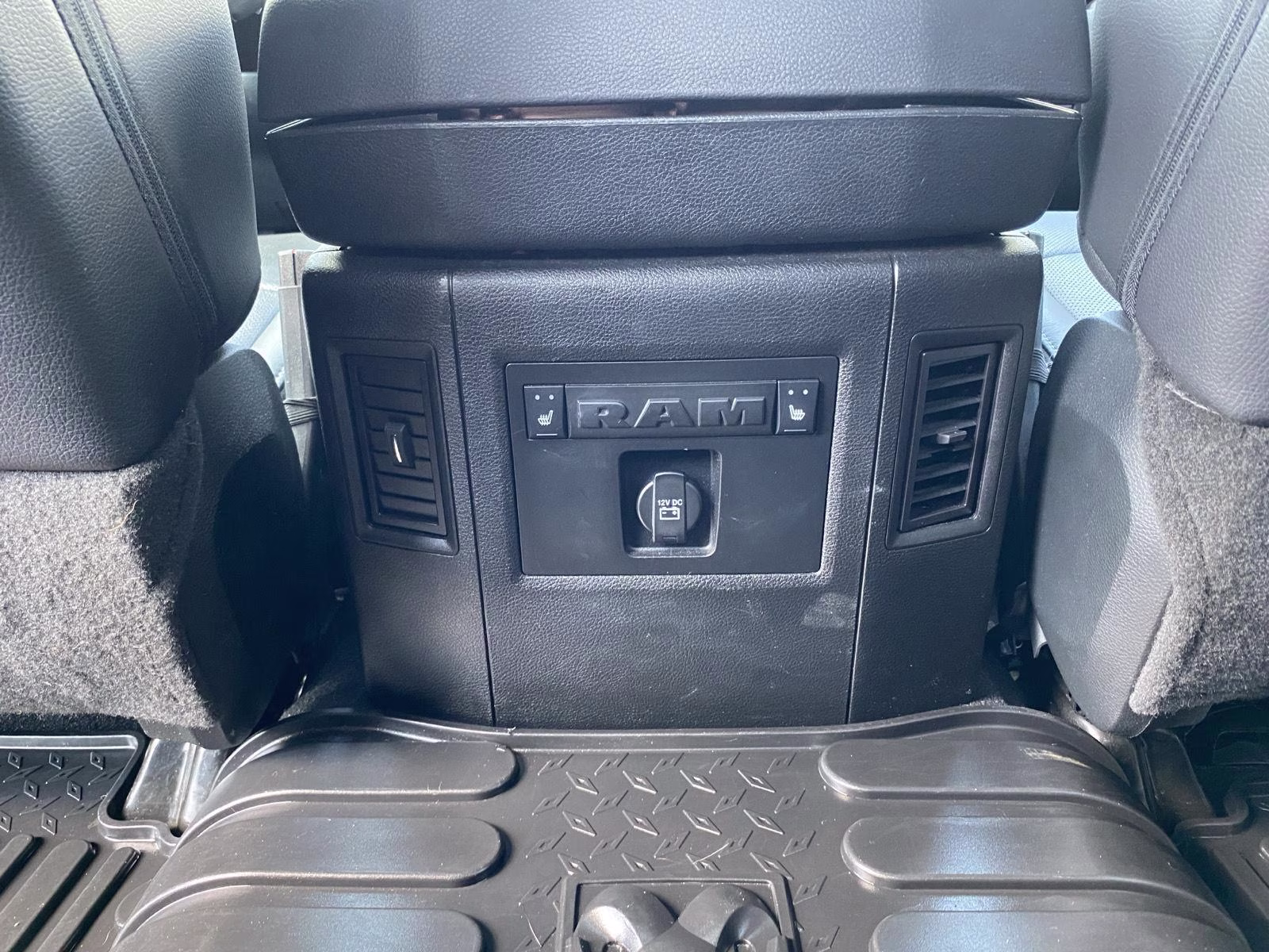 2017 Brilliant Black Crystal Pearlcoat Ram 1500 Laramie 4X4 Truck