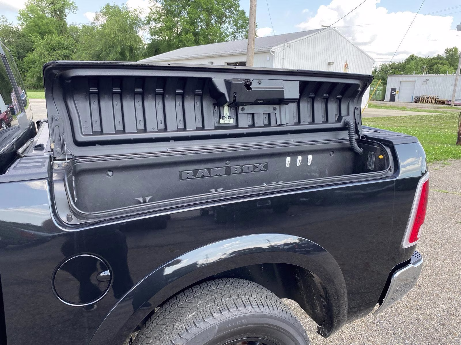 2017 Brilliant Black Crystal Pearlcoat Ram 1500 Laramie 4X4 Truck