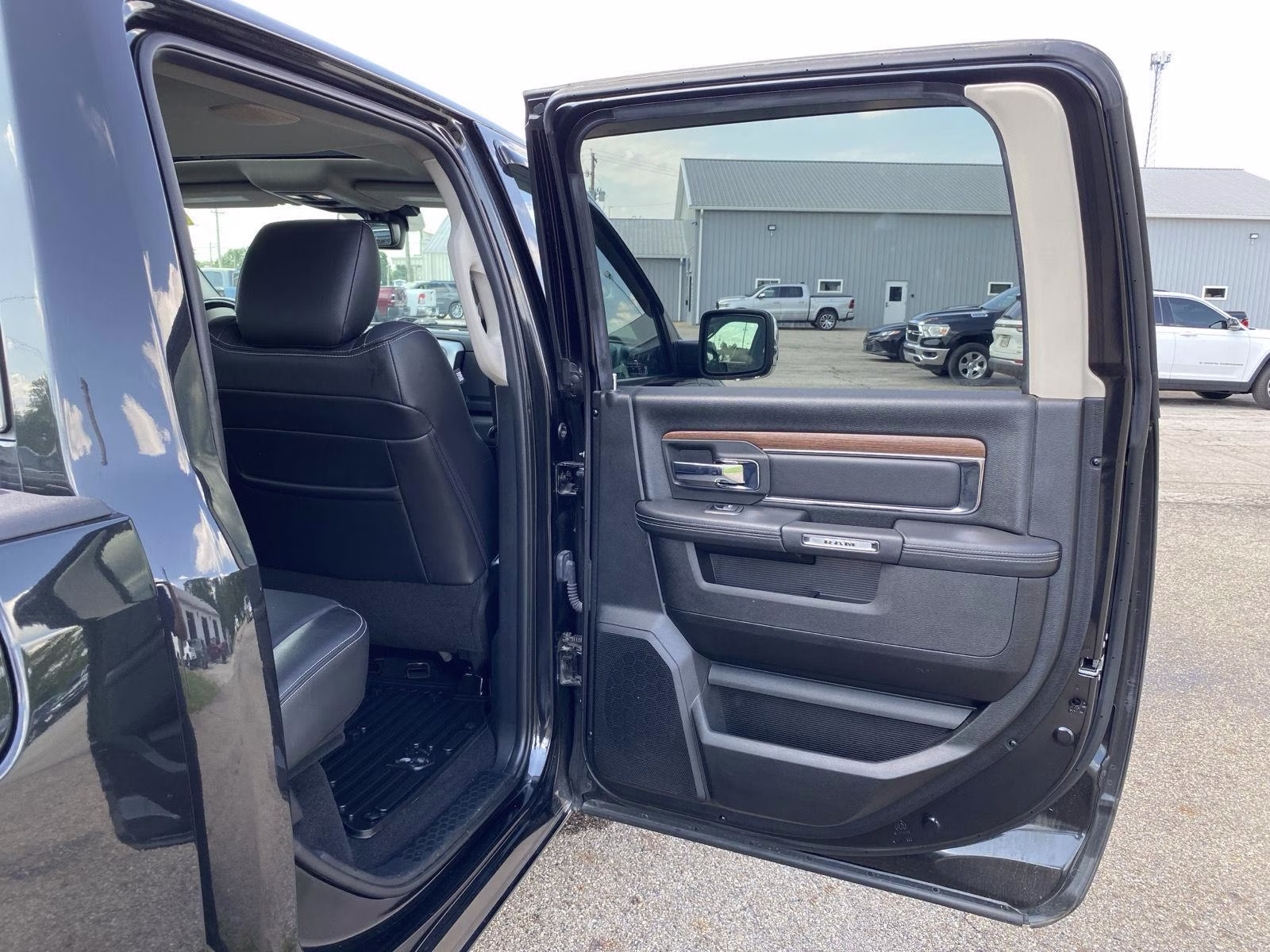 2017 Brilliant Black Crystal Pearlcoat Ram 1500 Laramie 4X4 Truck